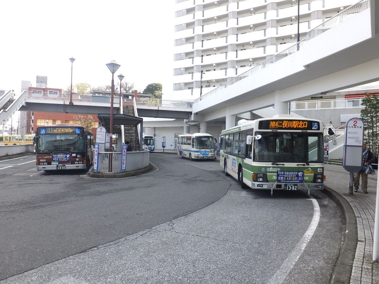 保土ケ谷駅東口乗り場変更 相鉄バス情報室 ~ 1台のバスを追いかけて 保土ケ谷駅東口乗り場変更 相鉄バス情報室 ~ 1台のバスを追いかけて