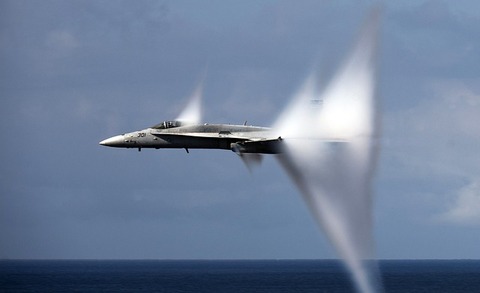 military-jet-1053394_640