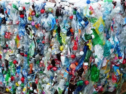 plastic-bottles-115082_640