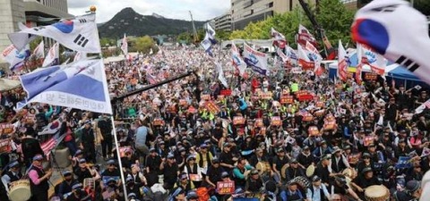 文在寅 退陣要求デモ