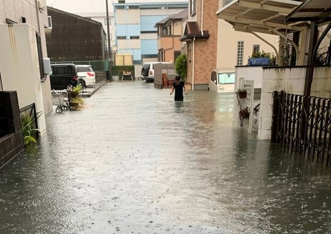 大雨で冠水 静岡市駿河区07:30