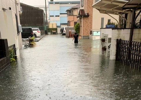 大雨で冠水　静岡市駿河区07：30