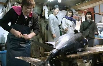 マグロの解体実演