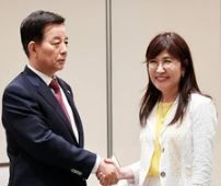 韓民求 稲田朋美