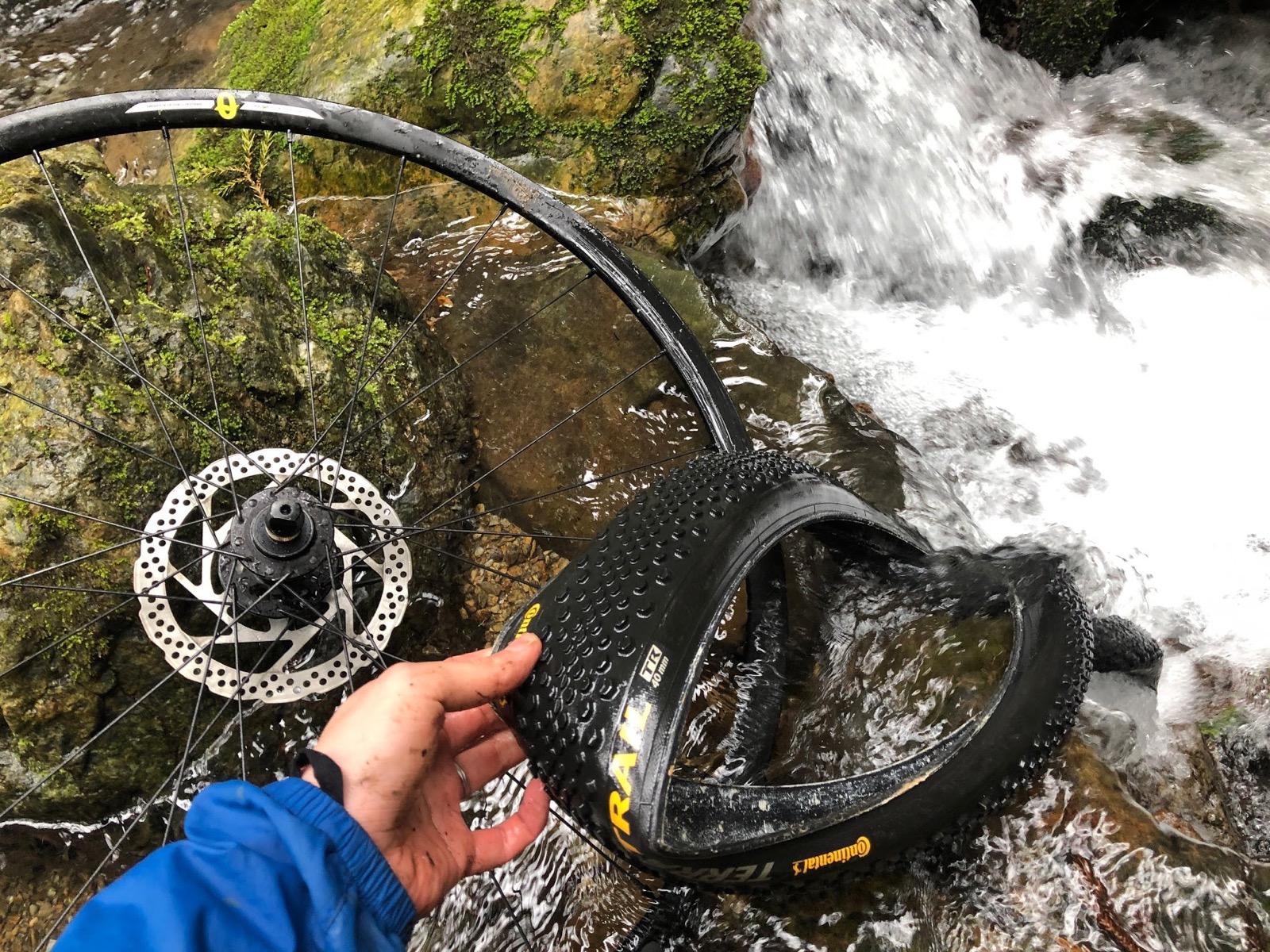 レビュー】ぶっ刺せ!! チューブレスタイヤ 修理キット 【Panaracer】 : やくものガレージ レビュー】ぶっ刺せ!! チューブレスタイヤ 修理キット 【Panaracer】 : やくものガレージ