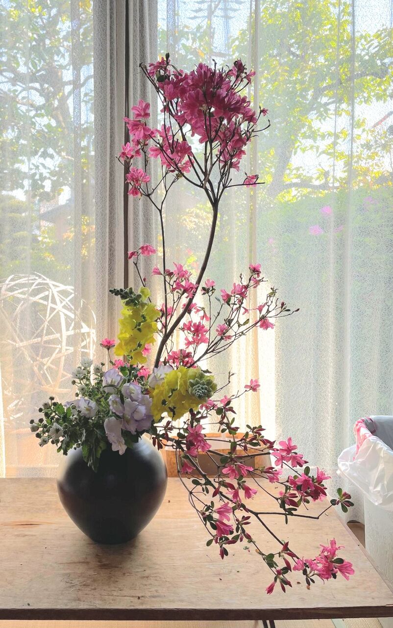 ツツジの投げ入れ 花月流