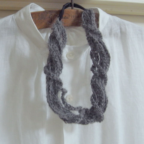 かぎ針編みで編む ウールのカチューシャ かぎ編みの無料編み図と編み方入門ブログ