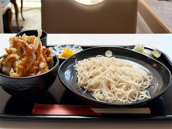 01チビえび天丼セット(1350円)