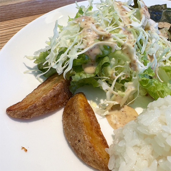 03フライドポテトとサラダ