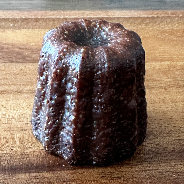 04焼きたてカヌレ・バニラ(180円)