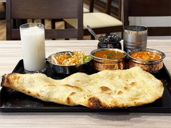 01チョイスナンカリーセット(1550円)・プレーンラッシー(200円)