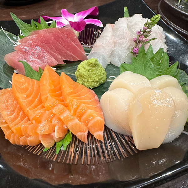 03お刺身(まぐろ、サーモン、ほたて、鯛)