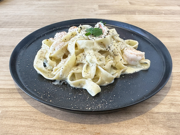07エビとジェノベーゼの生麺クリームパスタ(1400円)