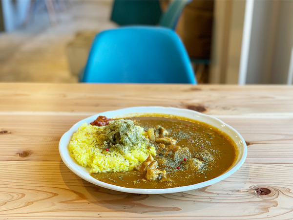 01チキンカレー・小辛(1000円)トッピング2種