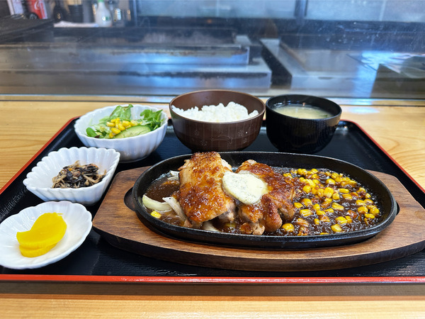 01チキンガーリックバターステーキ定食(1480円)