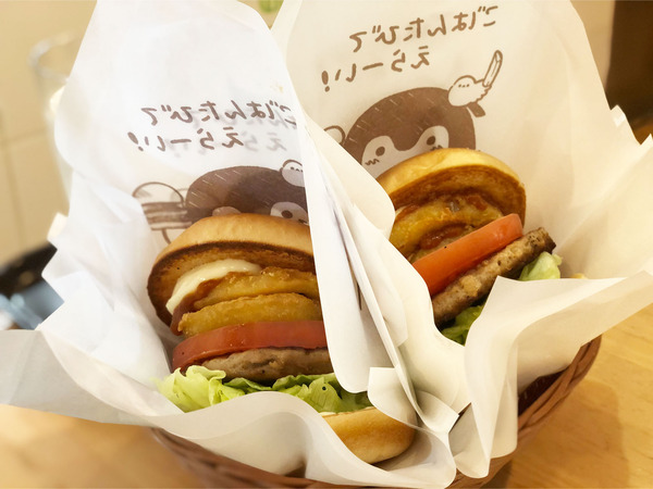 01ごちそうチリバーガー2種のチーズ(561円×2)