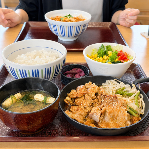 01なか卯の豚しょうが焼き定食・並盛(980円)
