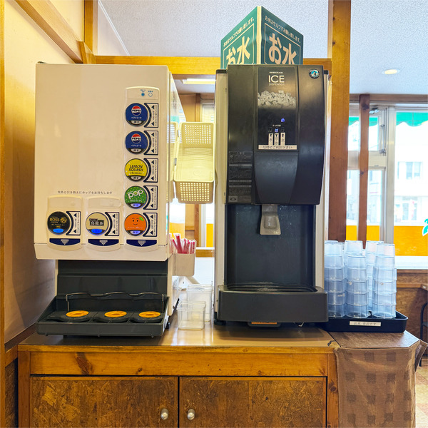 05ジュースとお水はセルフ(ジュースは有料です)
