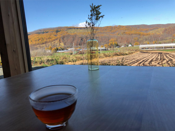 08サービスのとうきび茶