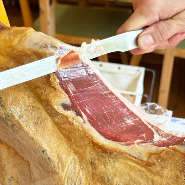 05生ハムカットしてます