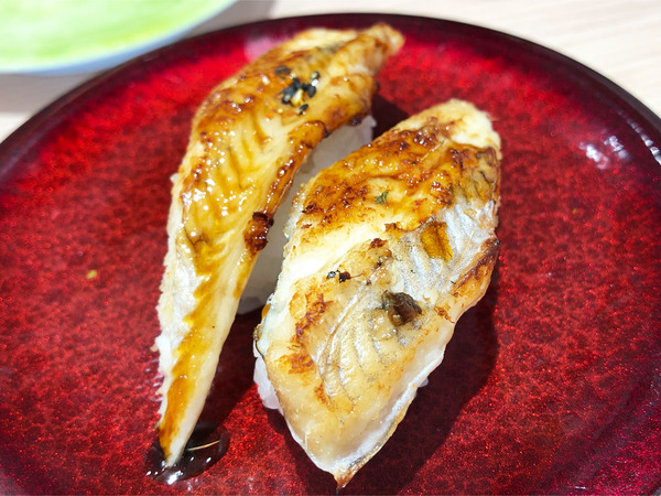01煮穴子握り(313円)
