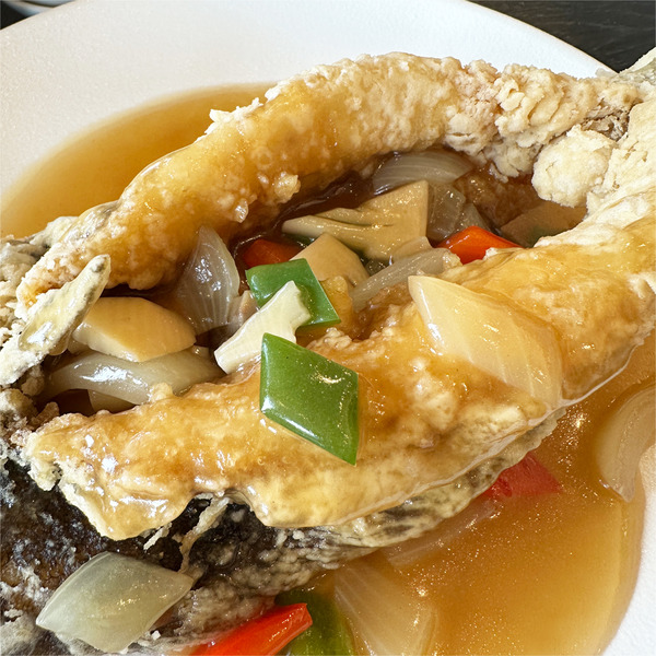 03鰈の姿揚げ彩り野菜のあんかけ