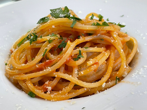 07海老とホタテのトマトソースのパスタ