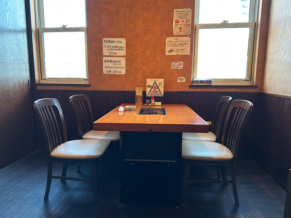 14店内_イス席2