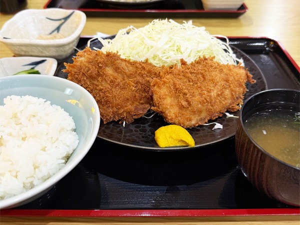 01_2枚ヒレカツ定食(1050円)