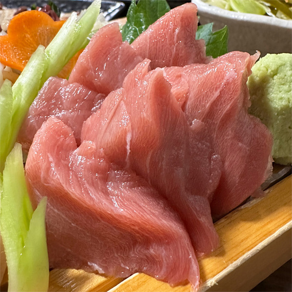 03本マグロ刺身(1078円)