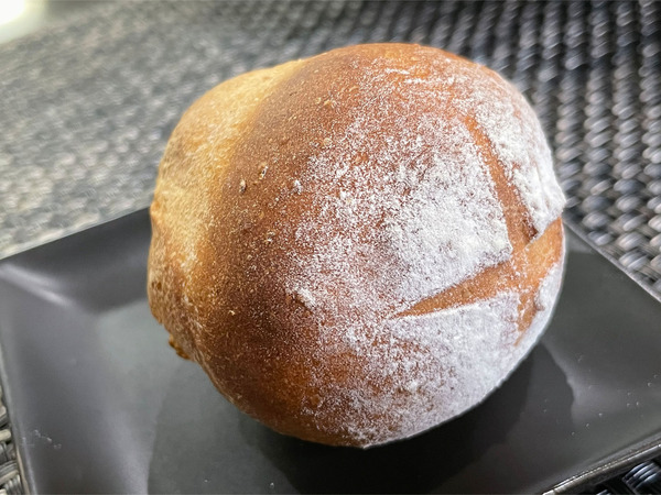 04自家製パン