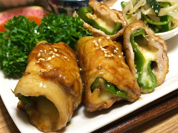 02ピーマンのチーズ詰め肉巻き