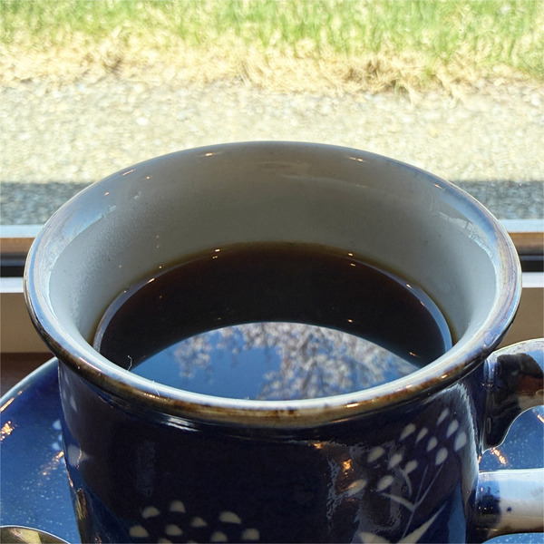 12コーヒーに映る桜もキレイです