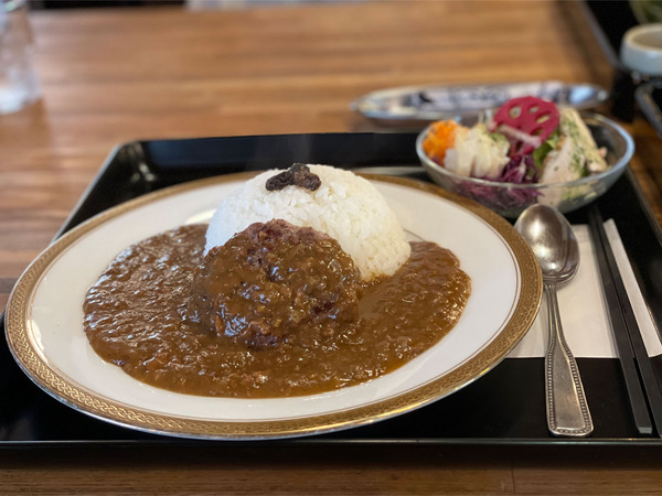 05ハンバーグカレー(1050円)