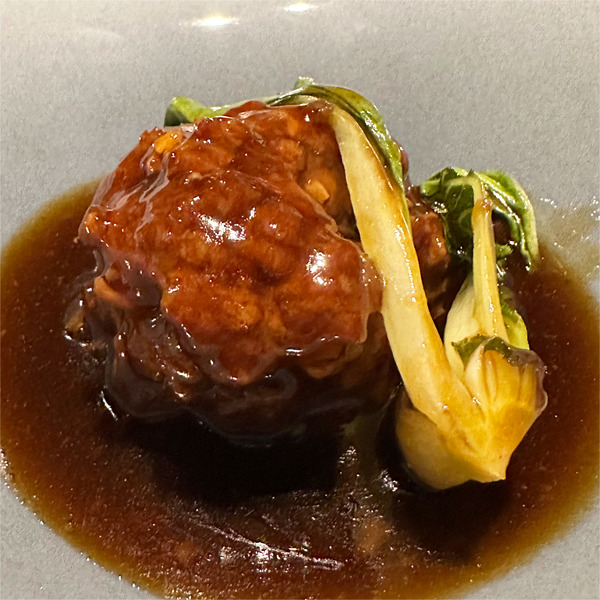 15様似町駒谷牧場さんのジビーフの肉団子黒酢風味