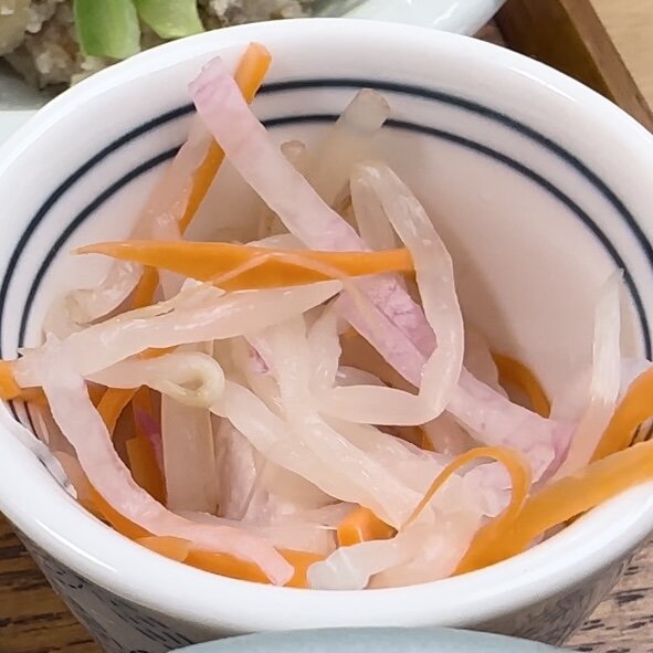 05鶏のハム入大根ともやしの酢の物