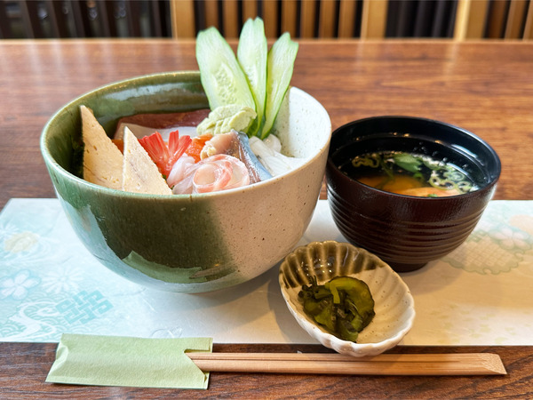 01海鮮丼(1980円)