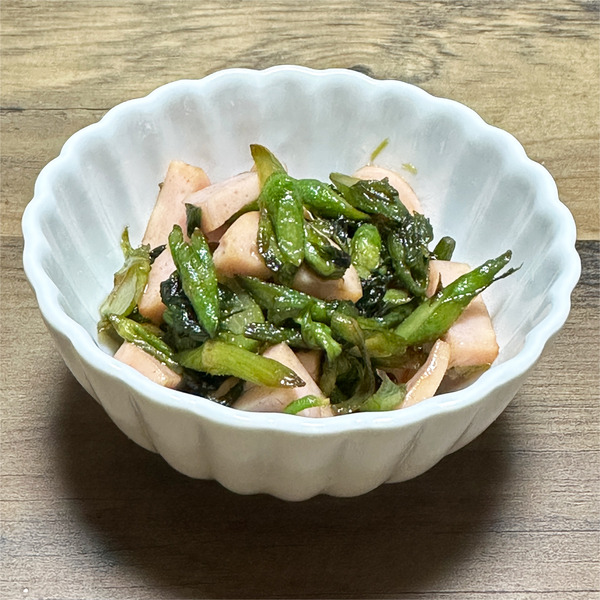 04ウドの葉と魚肉ソーセージの中華炒め