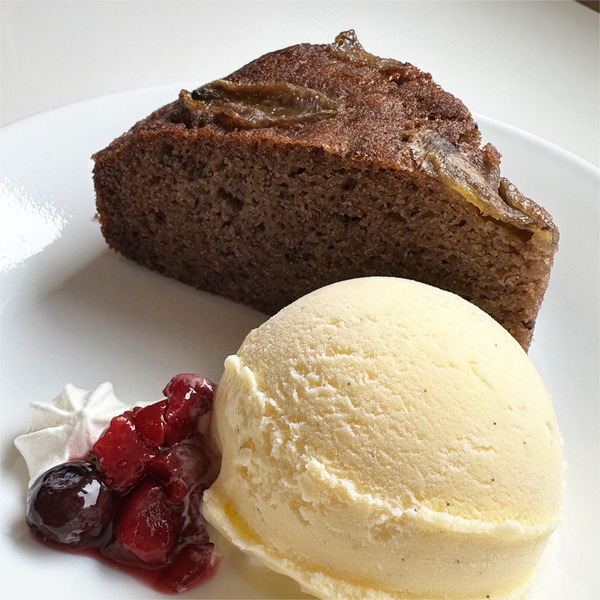 02チョコバナナケーキ(480円)・アイスクリームトッピング(100円)