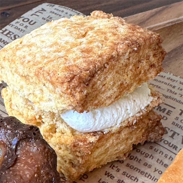 10スコーンの生クリームサンド