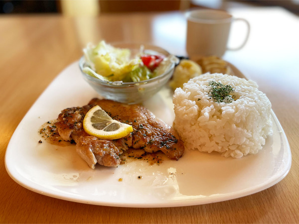 01中札内若鶏のプレート(1100円)