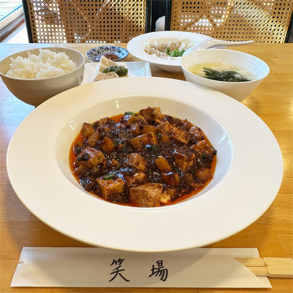01山芋入り麻婆豆腐定食(1100円)・水餃子3個(290円)