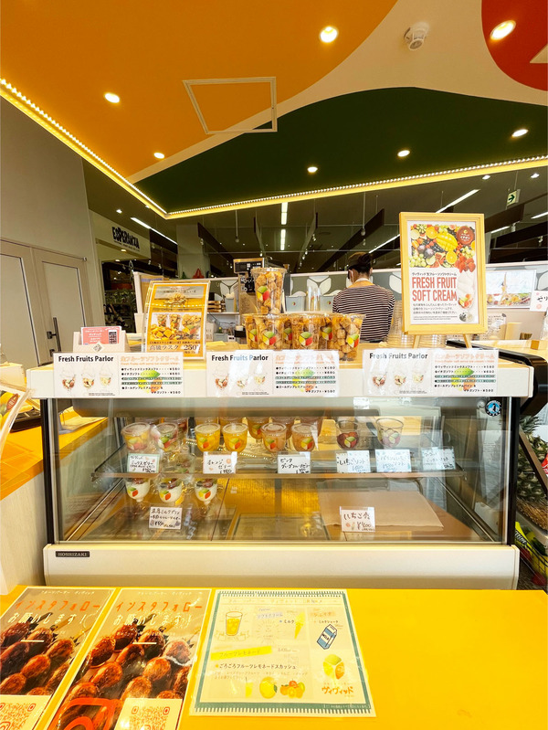 02ゼリー・フルーツソフトクリームのショーケース