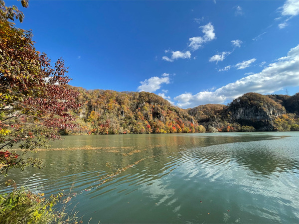 02くったり湖の紅葉_2