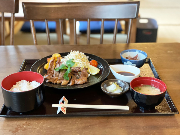 01黒毛和牛ステーキ御膳(2000円)