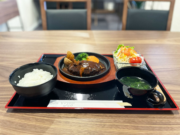 01黒毛和牛100%ハンバーグ・デミグラスソース(2350円)