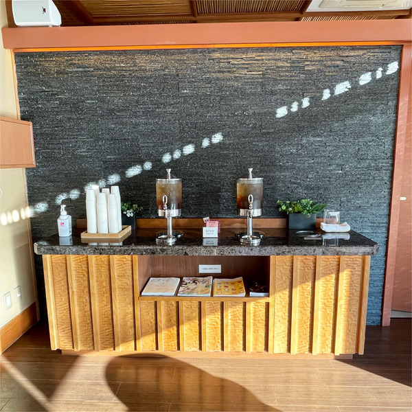 29湯上がりガーデンテラスでは小豆茶が無料