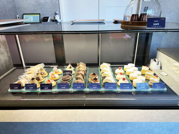 06ケーキのショーケース