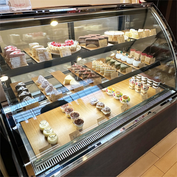 06ケーキのショーケース