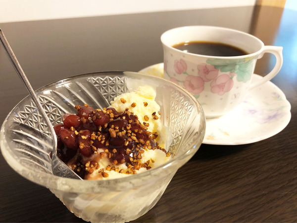 13バニラアイスと小豆の蕎麦の実がけとコーヒー